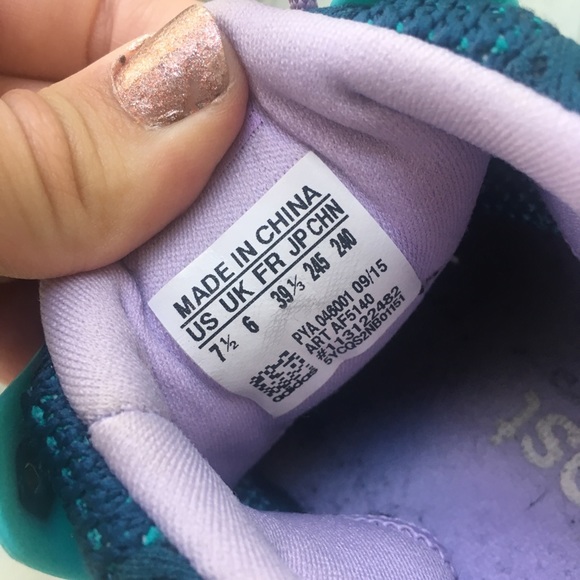 ✖️Sold✖️Adidas Primeknit Ultra boost Athletic Shoe - Picture 2 of 8